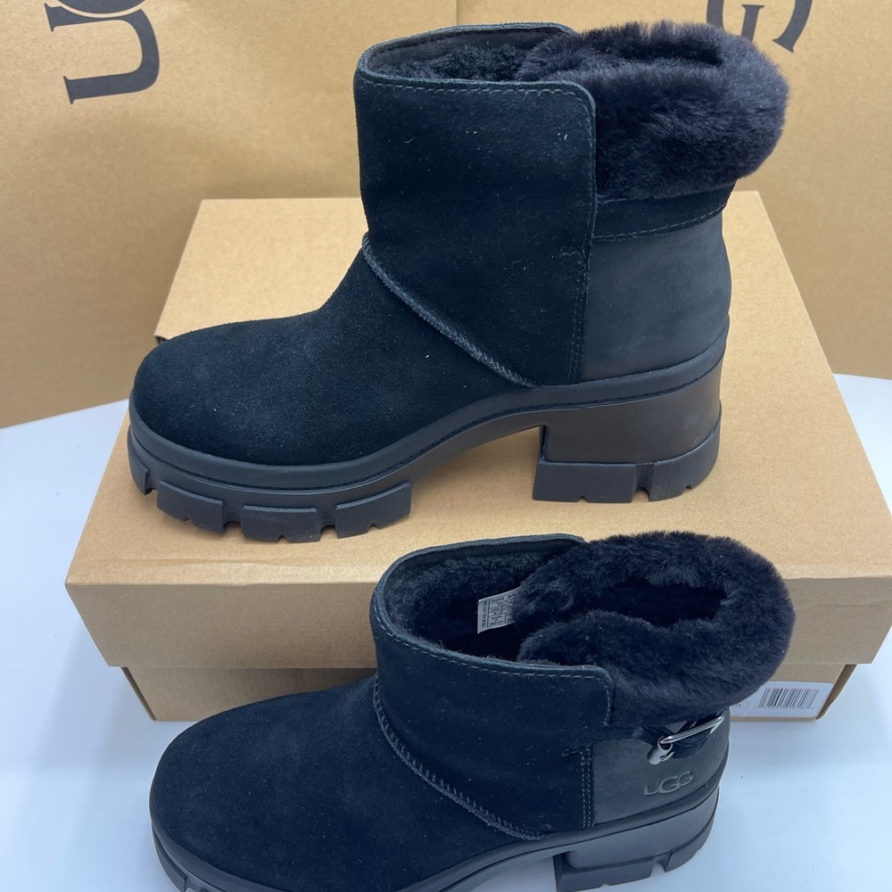 UGG Women's
W/ 1174490
W BROOKLYN BUCKLE PLATFORM HIGH HEELS BOOTS BLACK - Picture 11 of 16